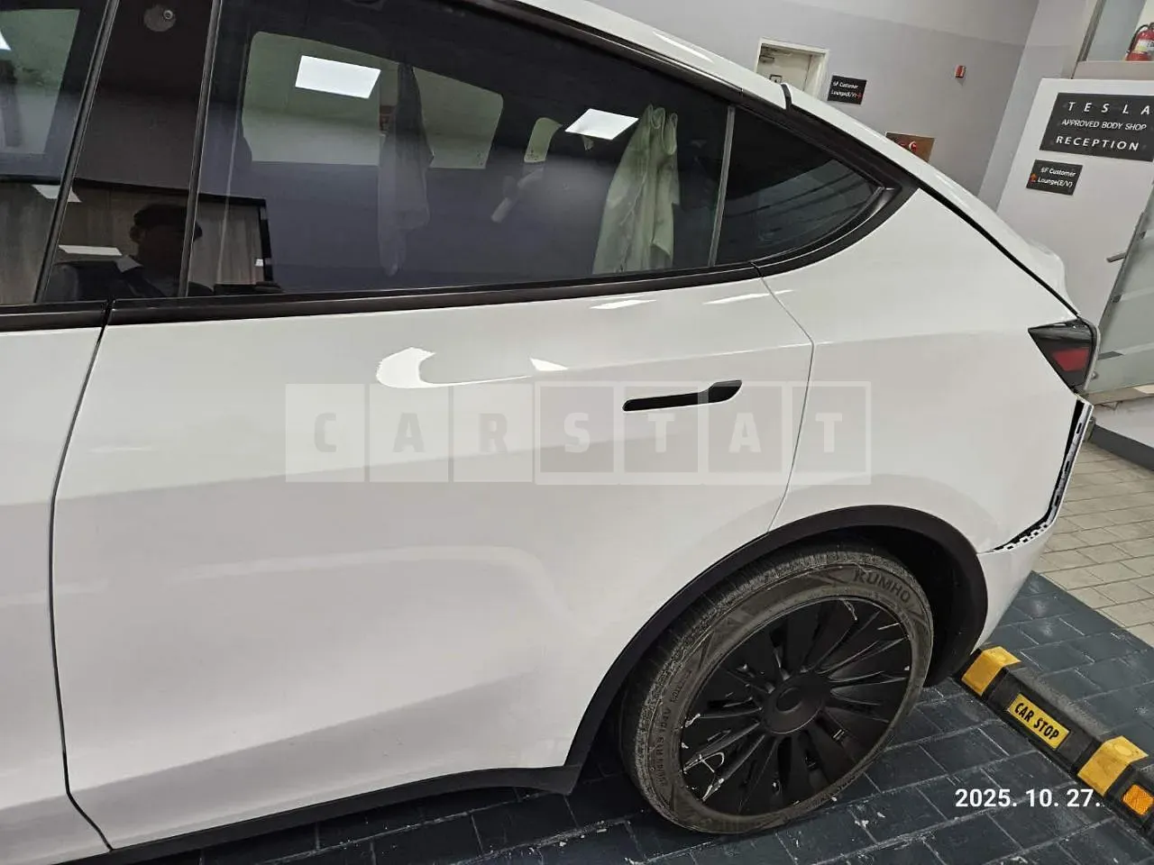 Photo 2 of 48: 2023 Tesla Model Y RWD, VIN LRWYGCFS7PC104287 — Korean insurance auction
