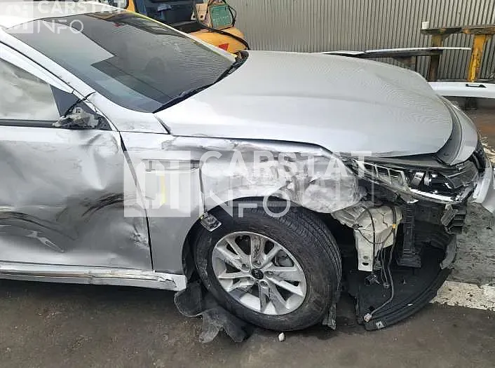 Photo 2 of 16: 2016 Kia K5, VIN KNAGT416BHA116226 — Korean insurance auction