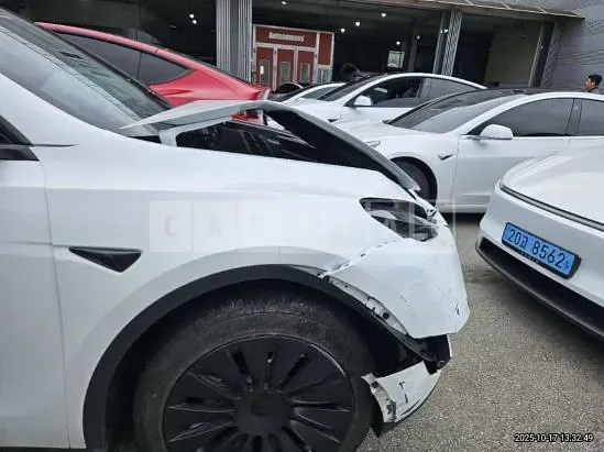 Photo 2 of 37: 2024 Tesla Model Y RWD, VIN LRWYGCFS2RC424782 — Korean insurance auction
