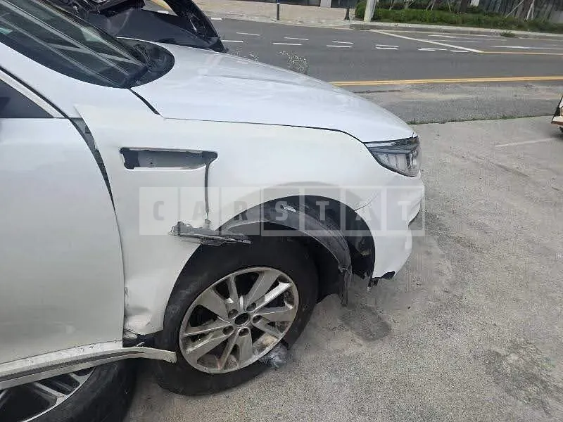 Photo 2 of 15: 2017 Kia K5, VIN KNAGS416BHA138998 — Korean insurance auction