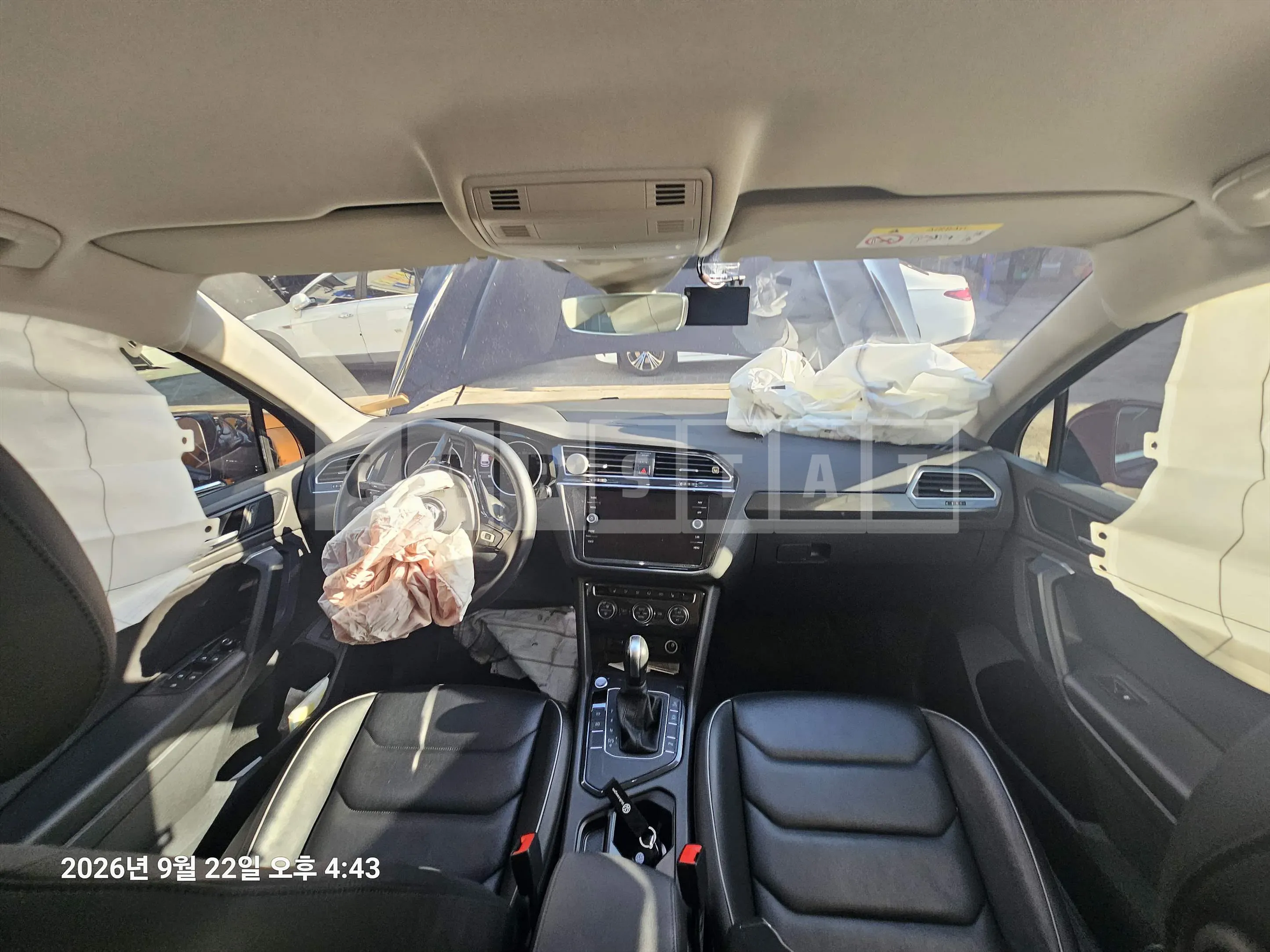 Photo 2 of 17: 2020 Volkswagen Tiguan — Korean insurance auction