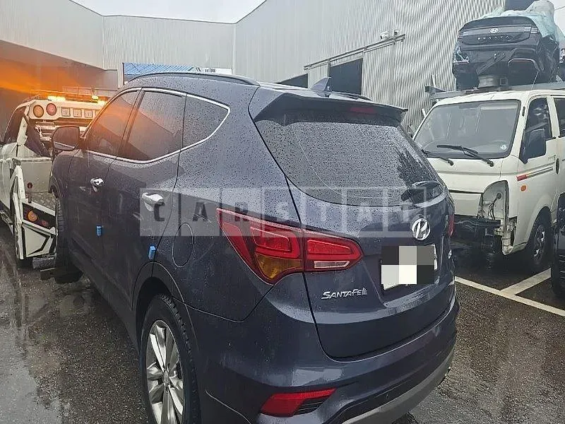 Photo 2 of 34: 2017 Hyundai Santa Fe DM — Korean insurance auction