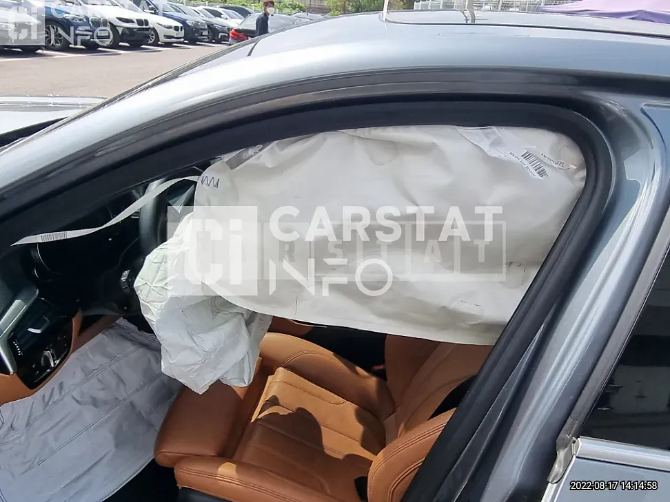 Photo 2 of 17: 2018 BMW 530i xDrive, VIN WBAJD9106JB277007 — Korean insurance auction