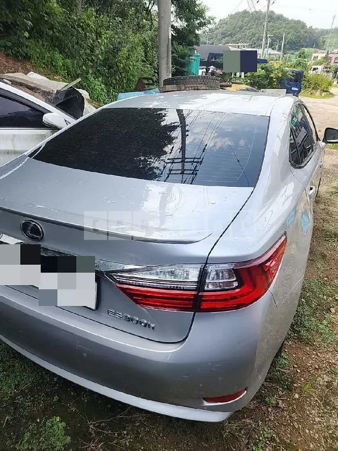 Photo 2 of 33: 2016 Lexus ES300h, VIN JTHBW1GG3H2136380 — Korean insurance auction