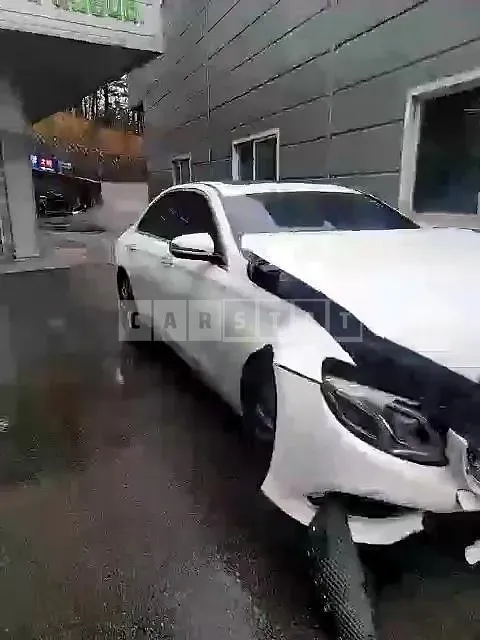 Photo 2 of 16: 2019 Mercedes-Benz E220 d 4Matic, VIN WDDZF0FB3KA615711 — Korean insurance auction
