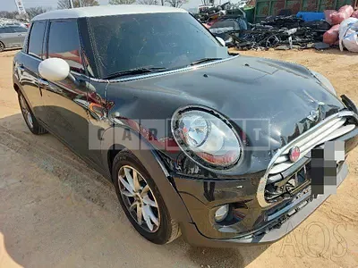 Photo 1 of 12: 2015 MINI Cooper D Five-Door, VIN WMWXT3101F2B74873 — Korean insurance auction