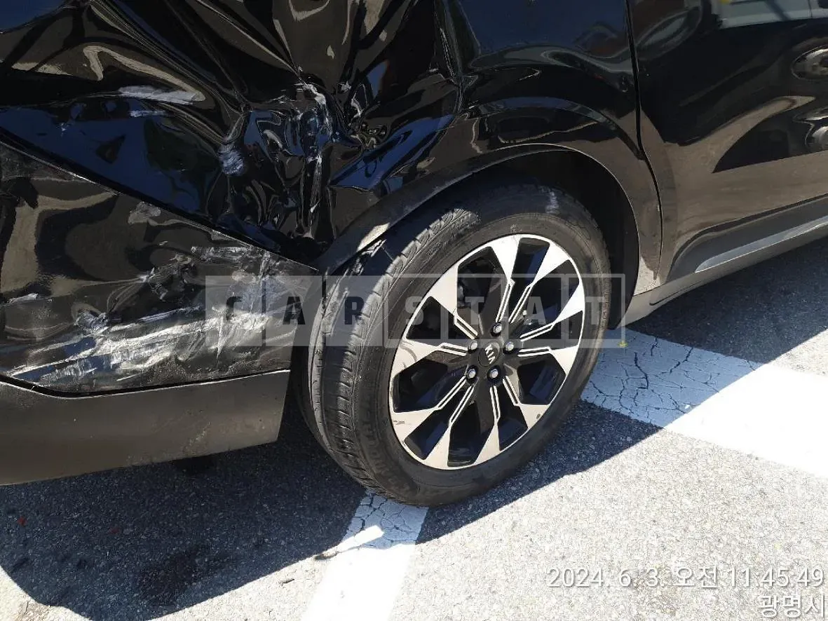 Photo 2 of 6: 2021 Kia Carnivals — Korean insurance auction