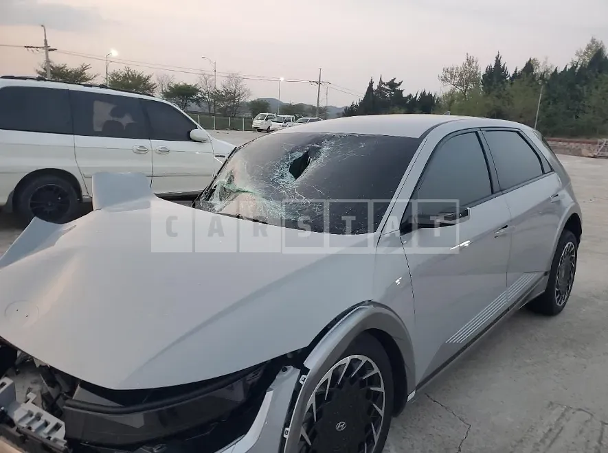 Photo 2 of 43: 2022 Hyundai Modern Ionic 5, VIN KMHKR81CPNU078124 — Korean insurance auction