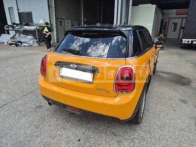 Photo 1 of 10: 2016 MINI Cooper D Five-Door, VIN WMWXT3107G2E25963 — Korean insurance auction
