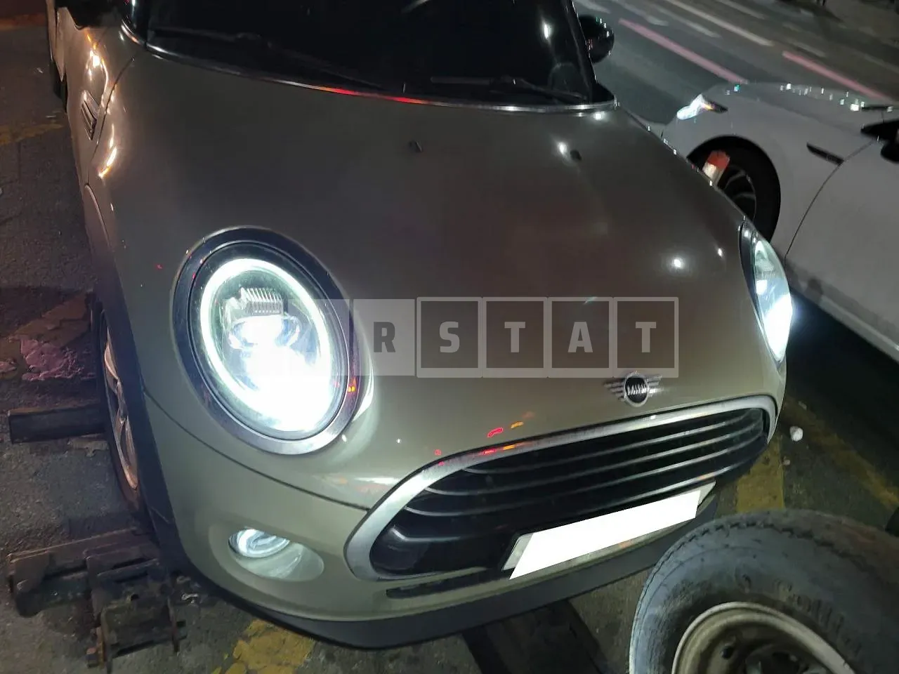 Photo 2 of 18: 2019 MINI 미니쿠퍼 Five-Door, VIN WMWXV7103L2L45374 — Korean insurance auction