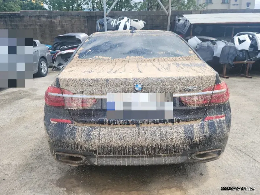 Photo 2 of 12: 2016 BMW 740d xDrive, VIN WBA7C6107GG581633 — Korean insurance auction