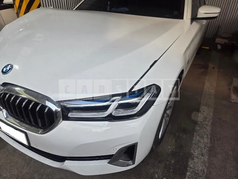 Photo 2 of 12: 2022 BMW 530e, VIN WBA51AG02PCL14477 — Korean insurance auction