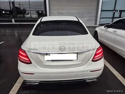 Photo 1 of 15: 2017 Mercedes-Benz E220d — Korean insurance auction