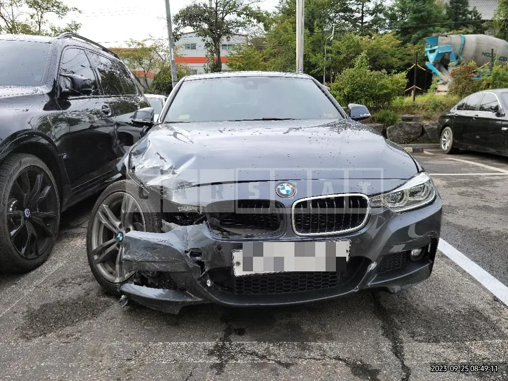 Photo 2 of 16: 2017 BMW 320i, VIN WBA8A9107HK882705 — Korean insurance auction