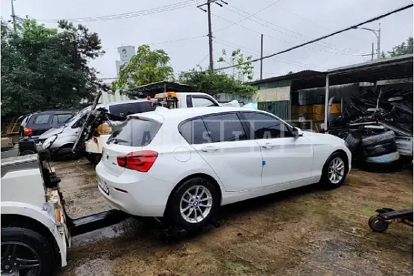 Photo 2 of 17: 2018 BMW 118d — Korean insurance auction