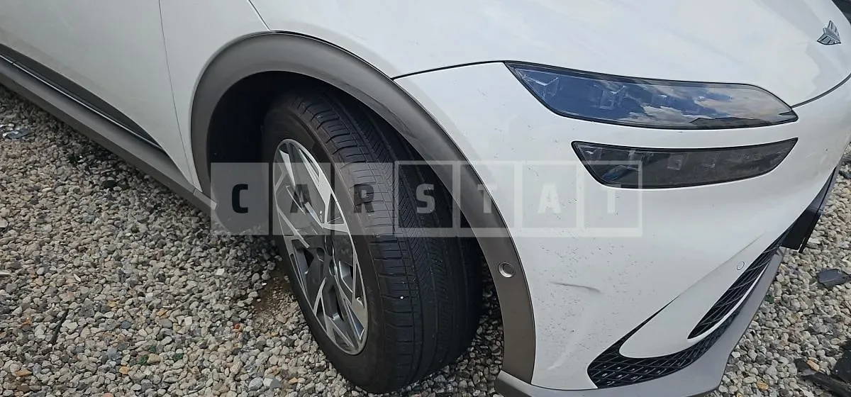 Photo 2 of 10: 2022 Genesis GV60 Electric Car — Korean insurance auction