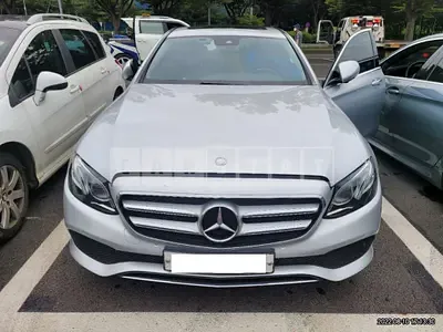 Photo 1 of 13: 2017 Mercedes-Benz E220d, VIN WDDZF0EB8HA044968 — Korean insurance auction