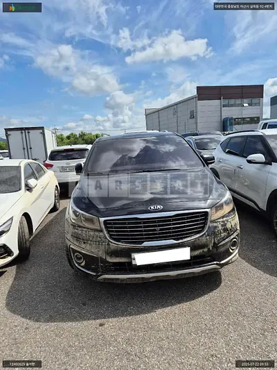 Photo 1 of 11: 2017 Kia Carnival 2.2 (Diesel, 9 Seater), VIN KNAMD81ABJS375802 — Korean insurance auction