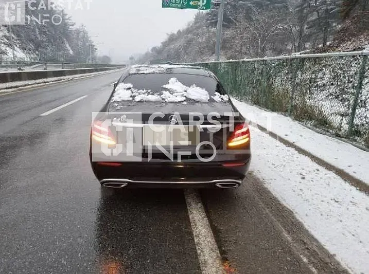 Photo 2 of 10: 2017 Mercedes-Benz E200 — Korean insurance auction