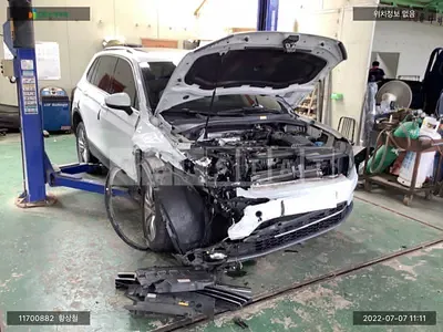 Photo 1 of 13: 2018 Volkswagen Tiguan, VIN WVGZZZ5NZJW926317 — Korean insurance auction