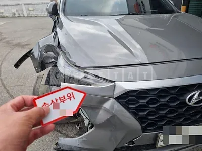 Photo 1 of 15: 2018 Hyundai Santa Fe 2.0, VIN KMHS281BBKU012638 — Korean insurance auction