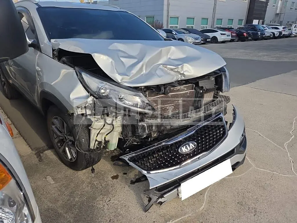 Photo 2 of 26: 2015 Kia Sportage, VIN KNAPB813BGK861974 — Korean insurance auction