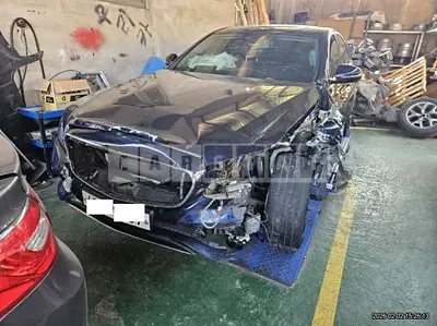 Photo 1 of 44: 2017 Mercedes-Benz E220 d, VIN WDDZF0EB4HA139589 — Korean insurance auction