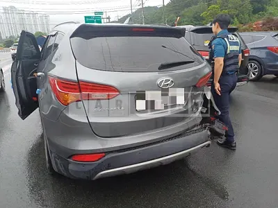 Photo 1 of 35: 2015 Hyundai Santa Fe DM 2.0, VIN KMHSW81UBFU489703 — Korean insurance auction