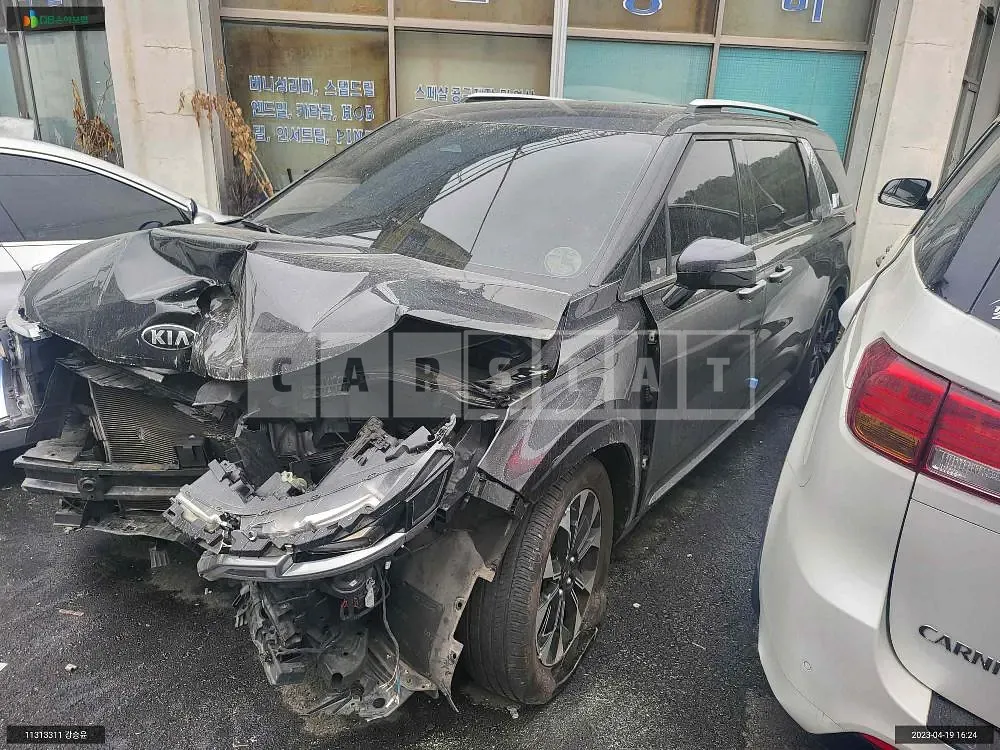 Photo 2 of 14: 2020 Kia Carnival, VIN KNANE81BBMS026380 — Korean insurance auction