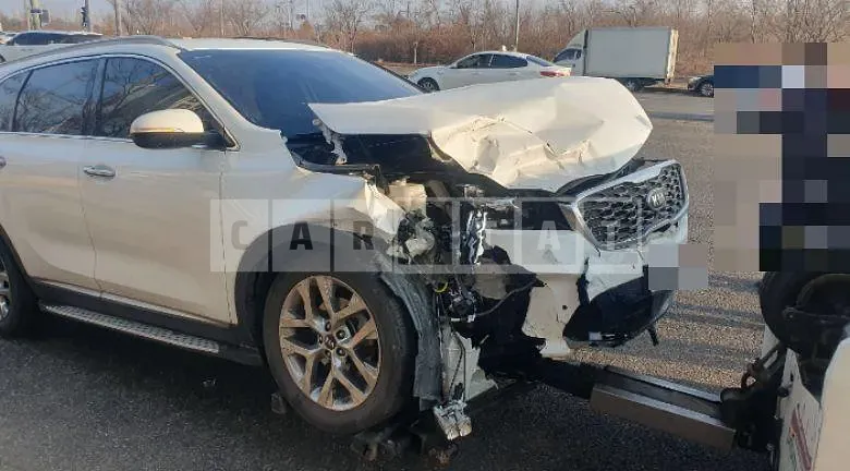 Photo 2 of 4: 2019 Kia Sorento 2.0, VIN KNAPH811BLA618541 — Korean insurance auction