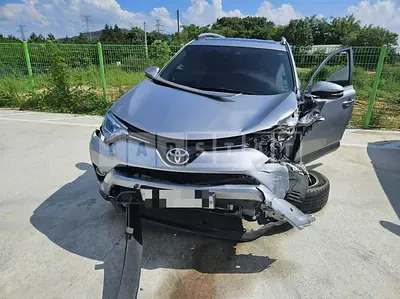 Photo 1 of 5: 2018 Toyota RAV4 2WD, VIN JTMYFREVXJD111210 — Korean insurance auction