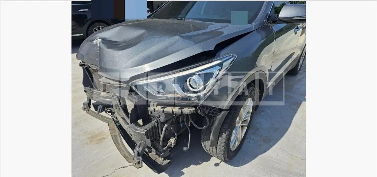 Photo 2 of 26: 2017 Hyundai Santa Fe DM, VIN KMHSW81UBJU814672 — Korean insurance auction