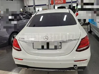 Photo 1 of 65: 2019 Mercedes-Benz E300, VIN WDDZF4JB5KA682258 — Korean insurance auction