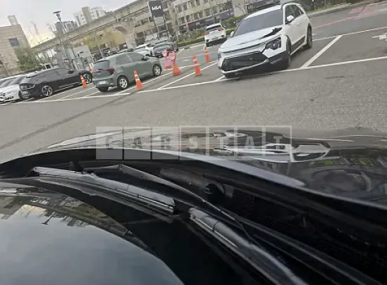 Photo 2 of 25: 2022 Kia EV6 — Korean insurance auction