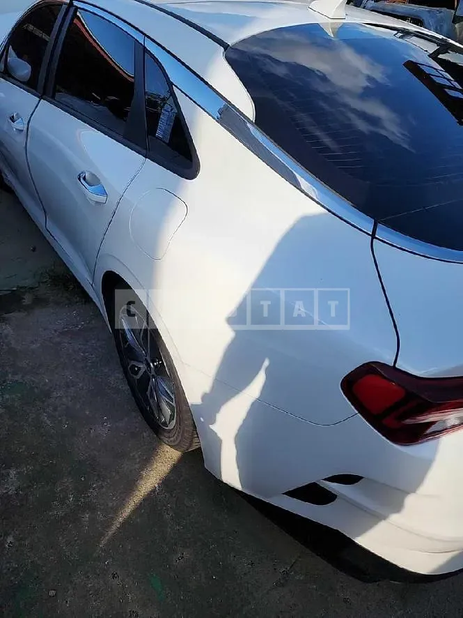 Photo 2 of 12: 2020 Kia K5 Hybrid — Korean insurance auction