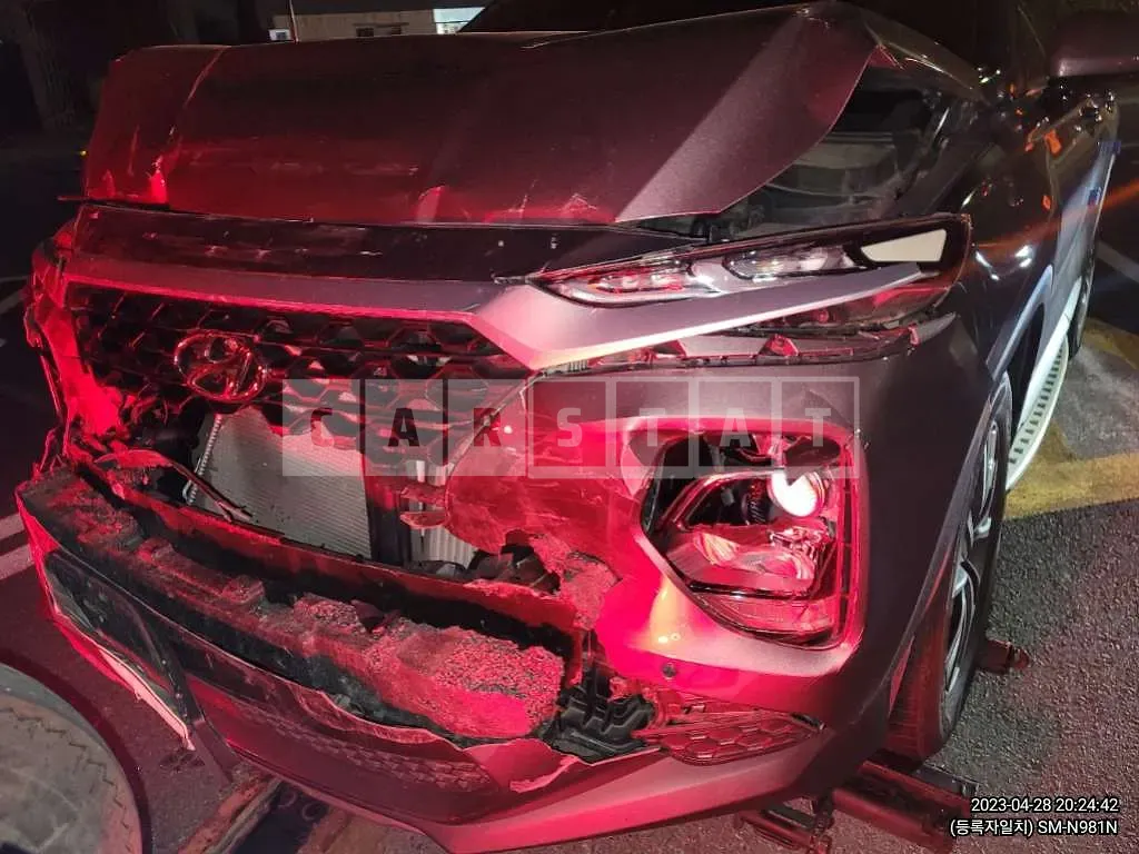 Photo 2 of 9: 2019 Hyundai Santa Fe, VIN KMHS281BBKU186705 — Korean insurance auction