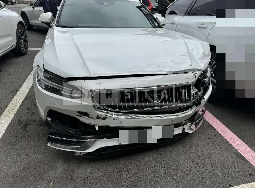 Photo 2 of 32: 2017 Volvo S90D4 — Korean insurance auction