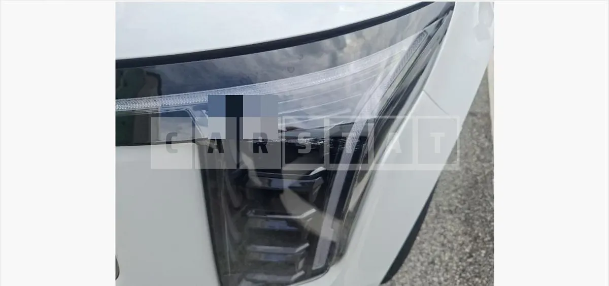 Photo 3 of 3: 2024 Kia (parts) Carnival Headlamp — Korean insurance auction
