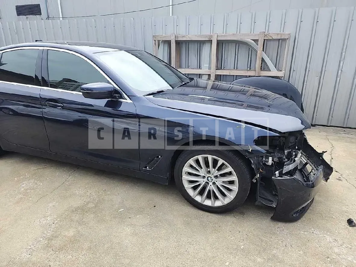 Photo 2 of 12: 2020 BMW 520d Luxury — Korean insurance auction