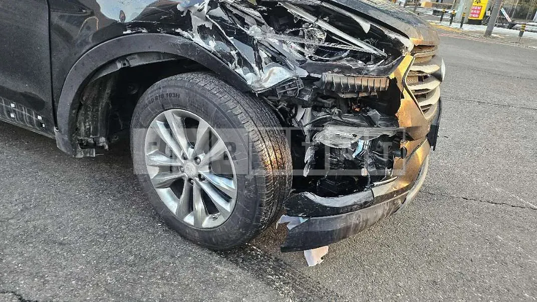 Photo 2 of 12: 2017 Hyundai Santa Fe DM — Korean insurance auction