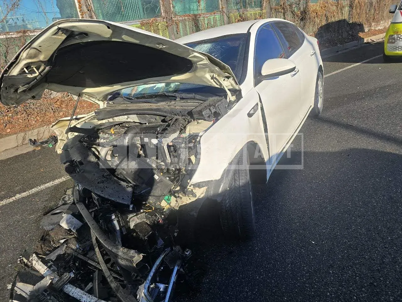 Photo 2 of 21: 2015 Kia K5, VIN KNAGS416BGA052362 — Korean insurance auction