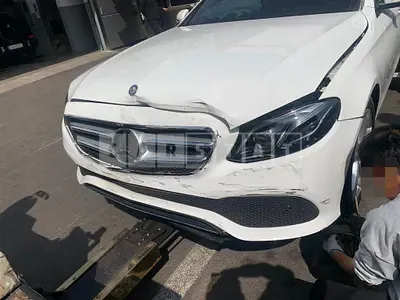 Photo 1 of 27: 2017 Mercedes-Benz E220 d 4Matic, VIN WDDZF0FB8HA197039 — Korean insurance auction