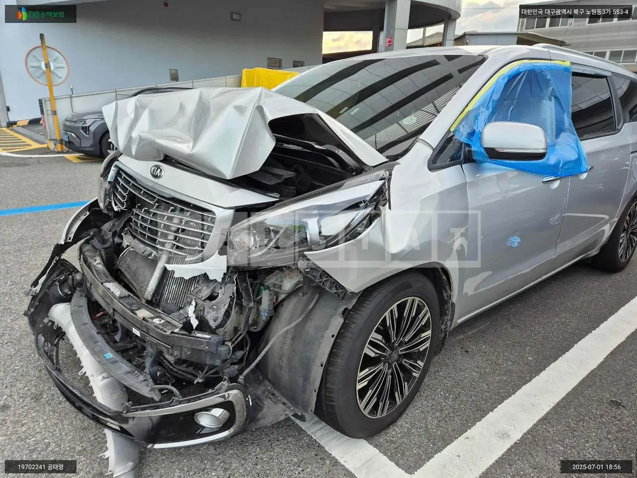 Photo 2 of 13: 2016 Kia Carnival, VIN KNAMC81ABGS194869 — Korean insurance auction