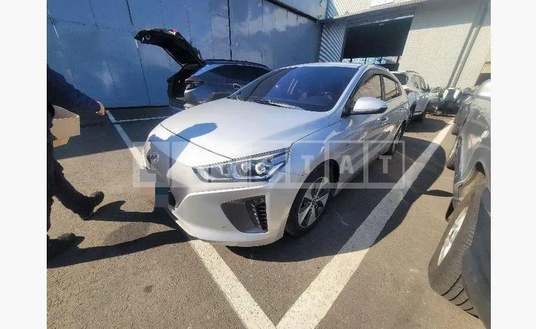Photo 2 of 91: 2017 Hyundai IONIQ Electric Car, VIN KMHC051HFJU020367 — Korean insurance auction