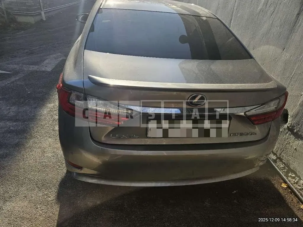 Photo 2 of 11: 2015 Lexus ES300h — Korean insurance auction