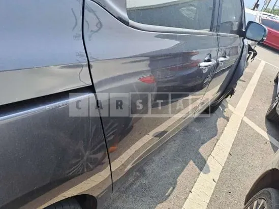 Photo 2 of 11: 2018 Kia Carnival Limousine — Korean insurance auction