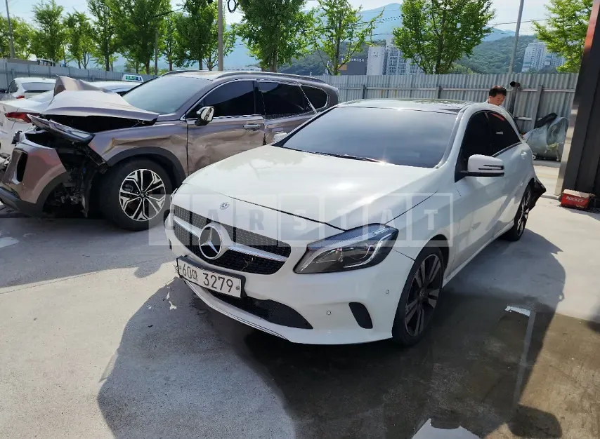 Photo 2 of 21: 2018 Mercedes-Benz A200, VIN WDDBF4DB6JJ637227 — Korean insurance auction