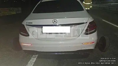 Photo 1 of 7: 2019 Mercedes-Benz E 300, VIN WDDZF4JB4KA536840 — Korean insurance auction