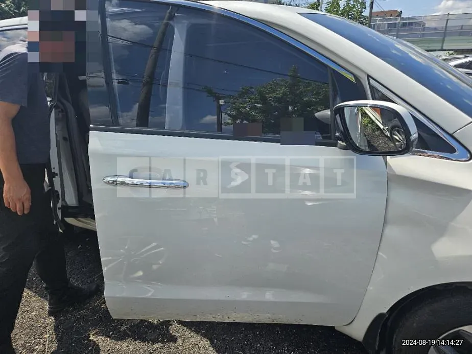 Photo 2 of 14: 2020 Kia Carnival — Korean insurance auction
