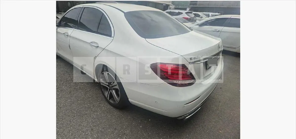 Photo 2 of 15: 2019 Mercedes-Benz E220 d — Korean insurance auction